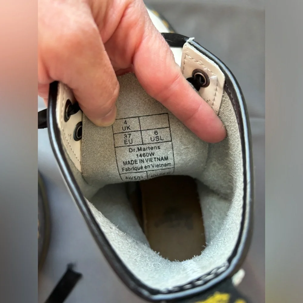 Doc Martens White Ribbon Lace Up Combat Boots Size 6 GUC - Picture 6 of 6